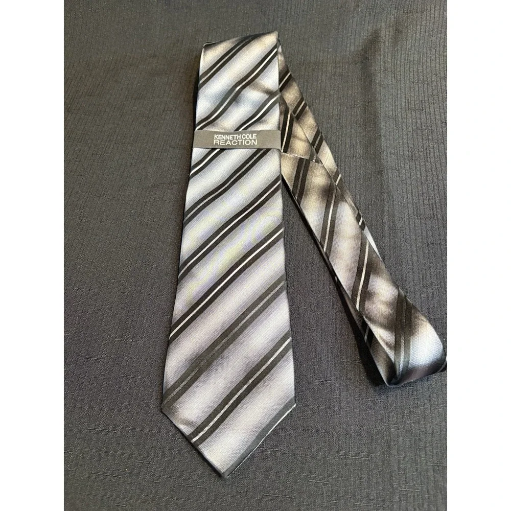 Kenneth Cole Reaction Silk Striped Tie Blue Silver Gray Black